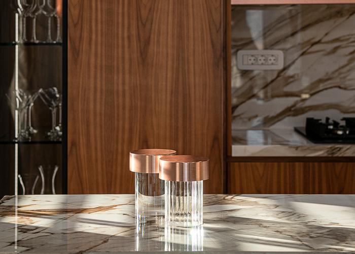 The beauty of marble-effect stoneware comes to Greece with Level Marmi and Tele di Marmo Reloaded 