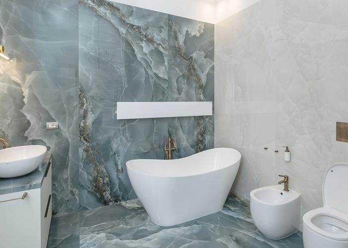 The new bathrooms of Chef Max Mariola’s home: elegance and style in harmony in Milan
