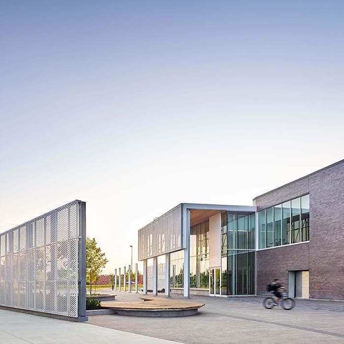 An innovative, functional student complex 1276