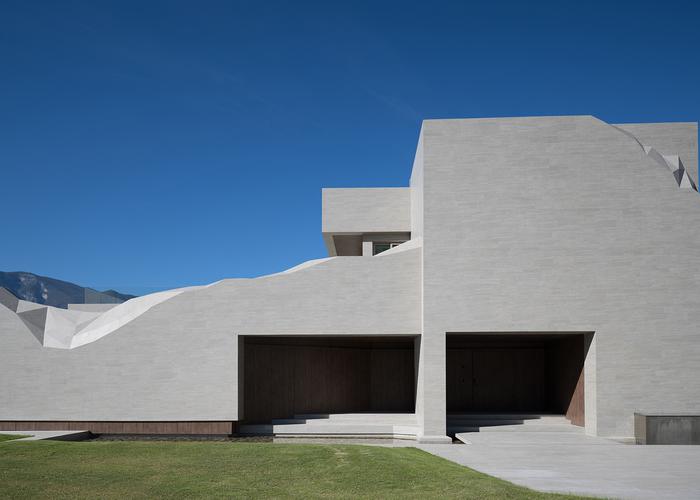 Restyling of the Herradura Club 